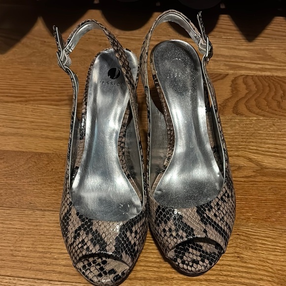 Jessica Classic Peep-Toe Slingback Heels - Snake Print - Picture 1 of 3